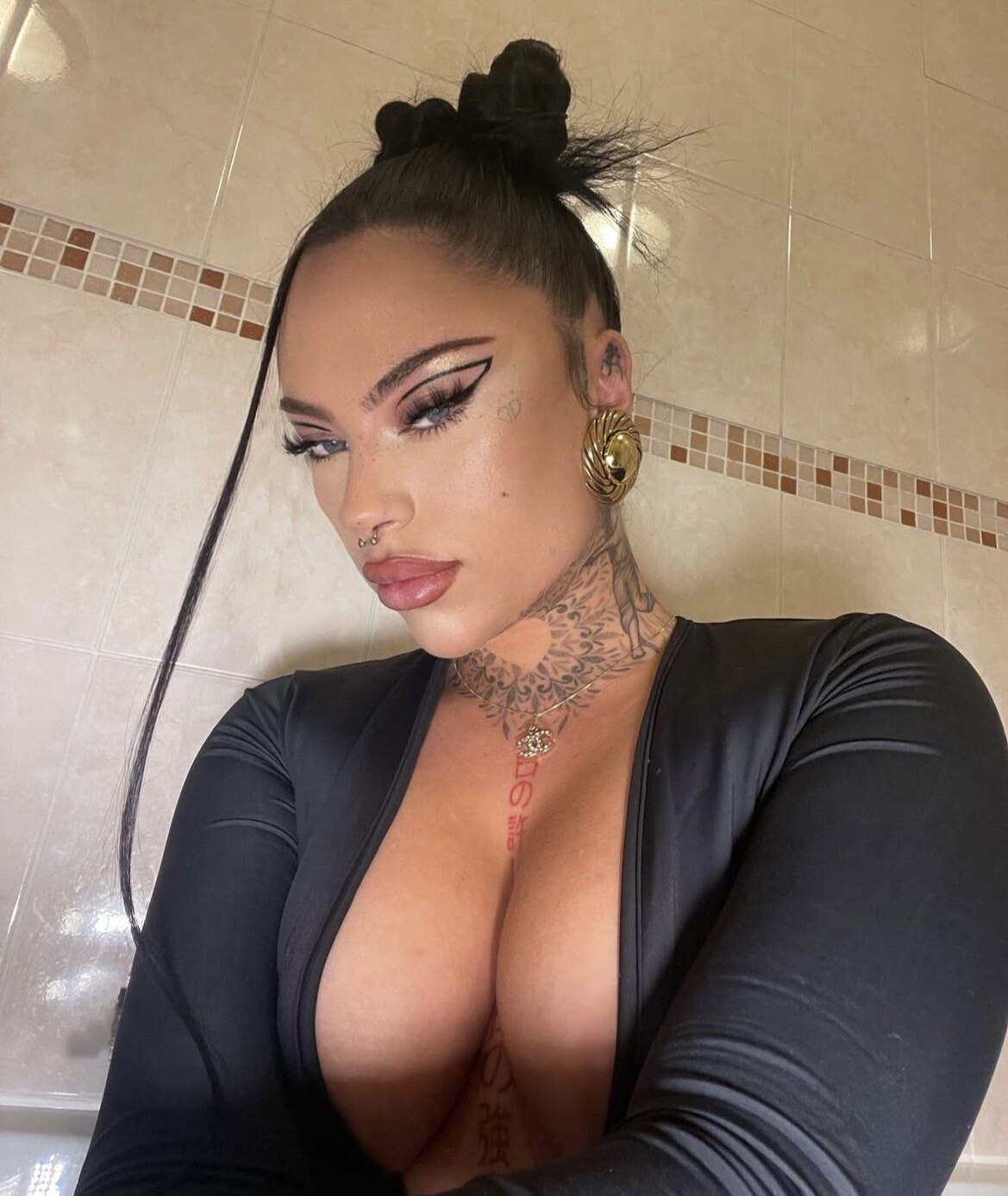 Charleymcmahon nude photo 24