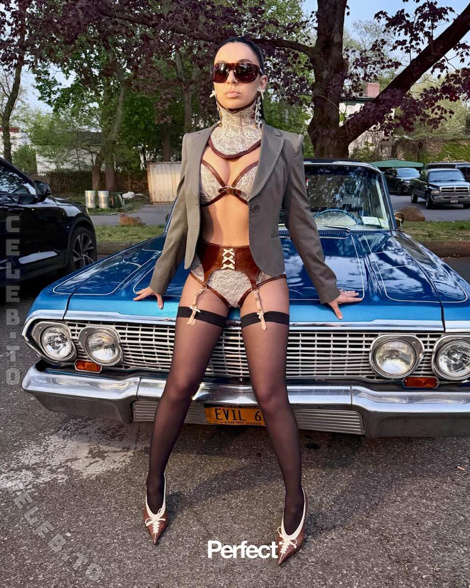 Charli XCX nude photo 2