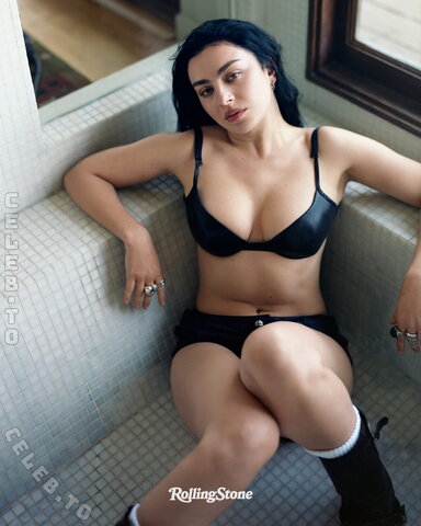 Charli XCX nude photo 4