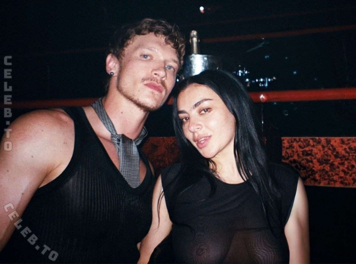 Charli XCX nude photo 3