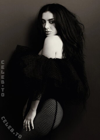 Charli XCX nude photo 13