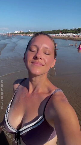 Charlien Egger nude photo 14