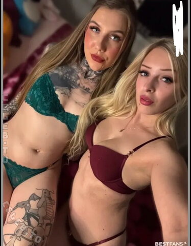 Charlie.ofxx nude photo 1