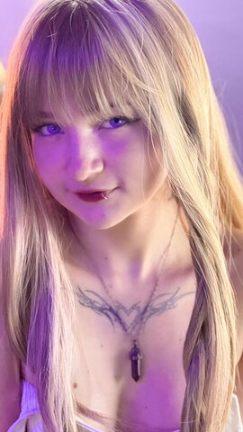 Charlotte Collins nude photo 7