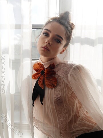 Charlotte Lawrence nude photo 4