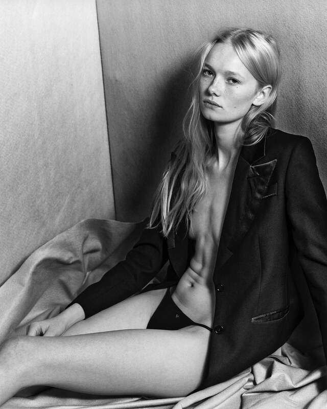 Charlotte Leach nude photo 36