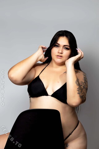 Charlotte_Mayer – 27-year-old who streams daily on Stripchat