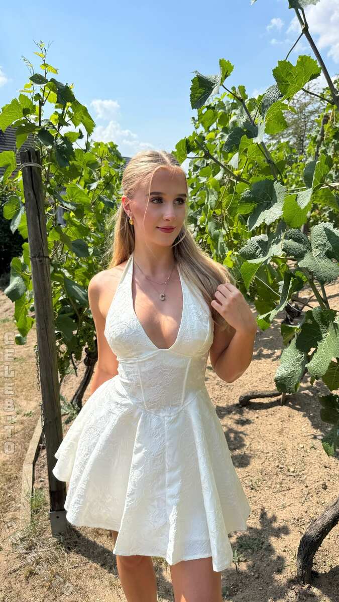 charlotte.rssgr nude photo 4