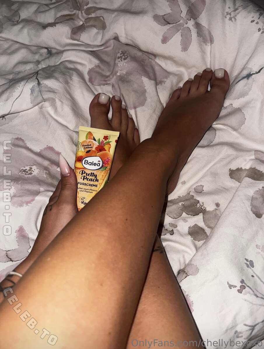 Chellybexoxo nude photo 1