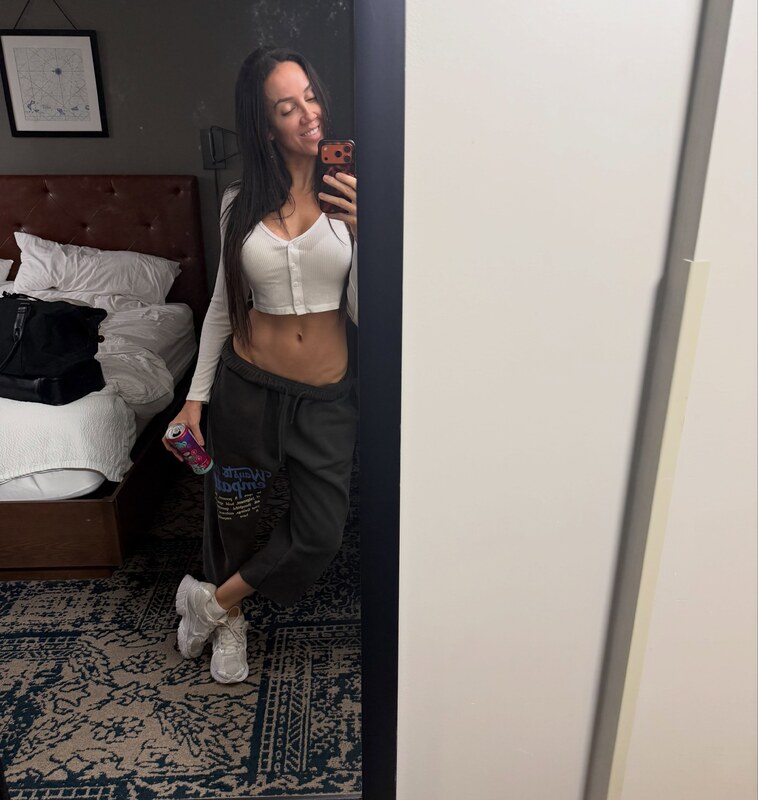 Chelsea Green nude photo 2