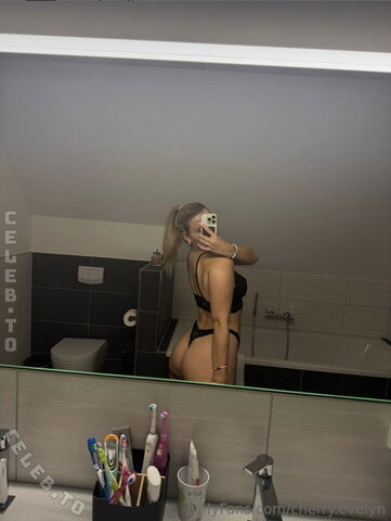 Cherry evelyn – Blond + Ass = ??? 😏❤️🙈