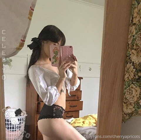 Cherryapricots nude photo 1