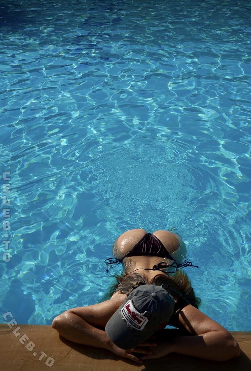 cheyennenauert nude photo 1