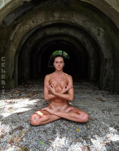 Chiara Colognola – somewhat older but very hot yoga lady