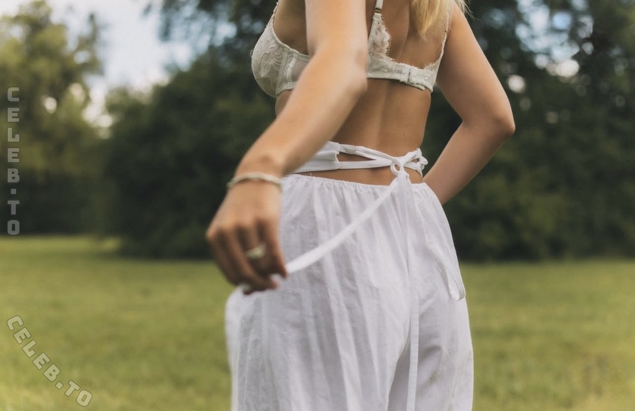 Chiara Schmitt nude photo 2