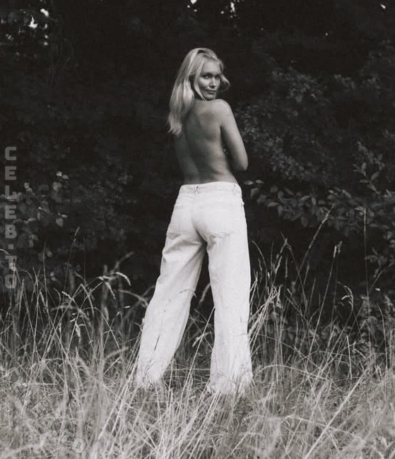Chiara Schmitt nude photo 4