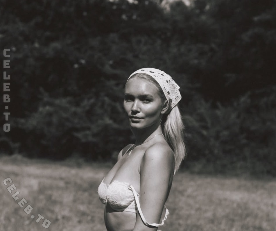 Chiara Schmitt nude photo 5