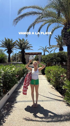 Chiara Tews Fresh (2 photos)
