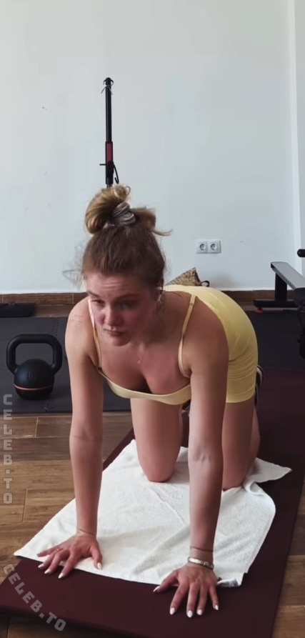Chiara Tews nude photo 9