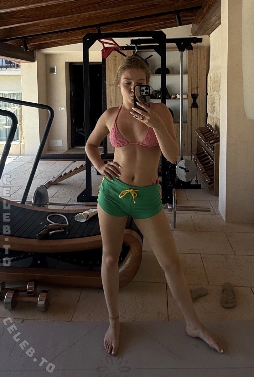 Chiara Tews nude photo 1