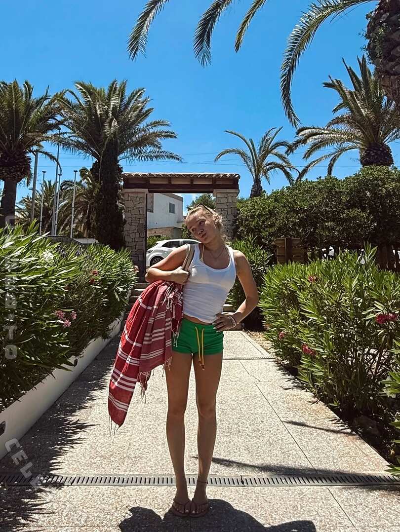 Chiara Tews nude photo 5