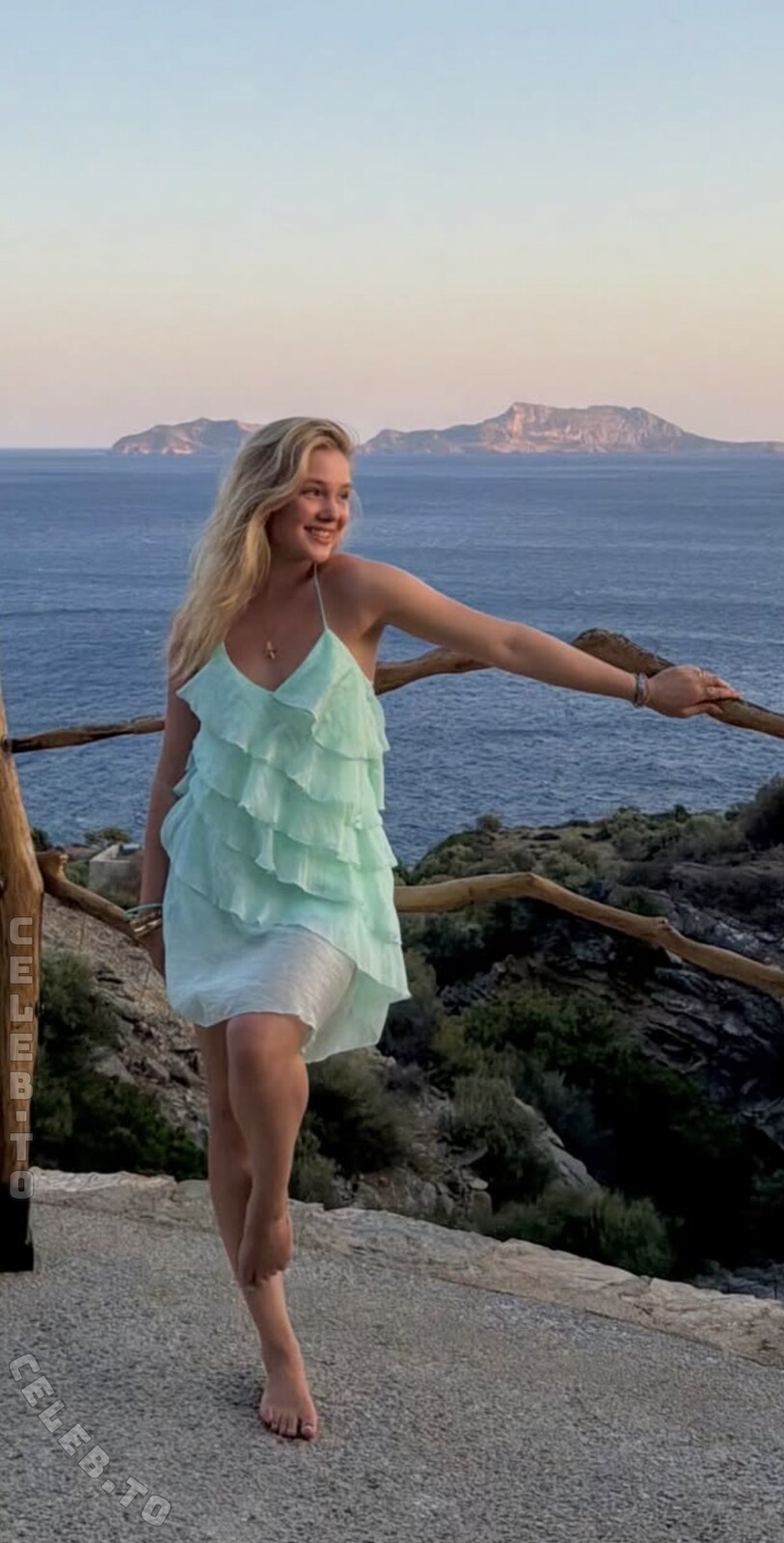 Chiara Tews nude photo 5