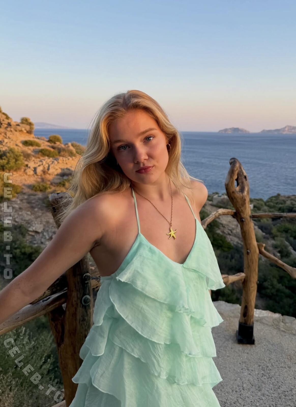 Chiara Tews nude photo 6