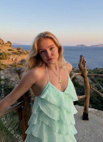 Chiara Tews nude photo 22