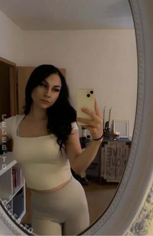 Chiarajolin nude photo 1