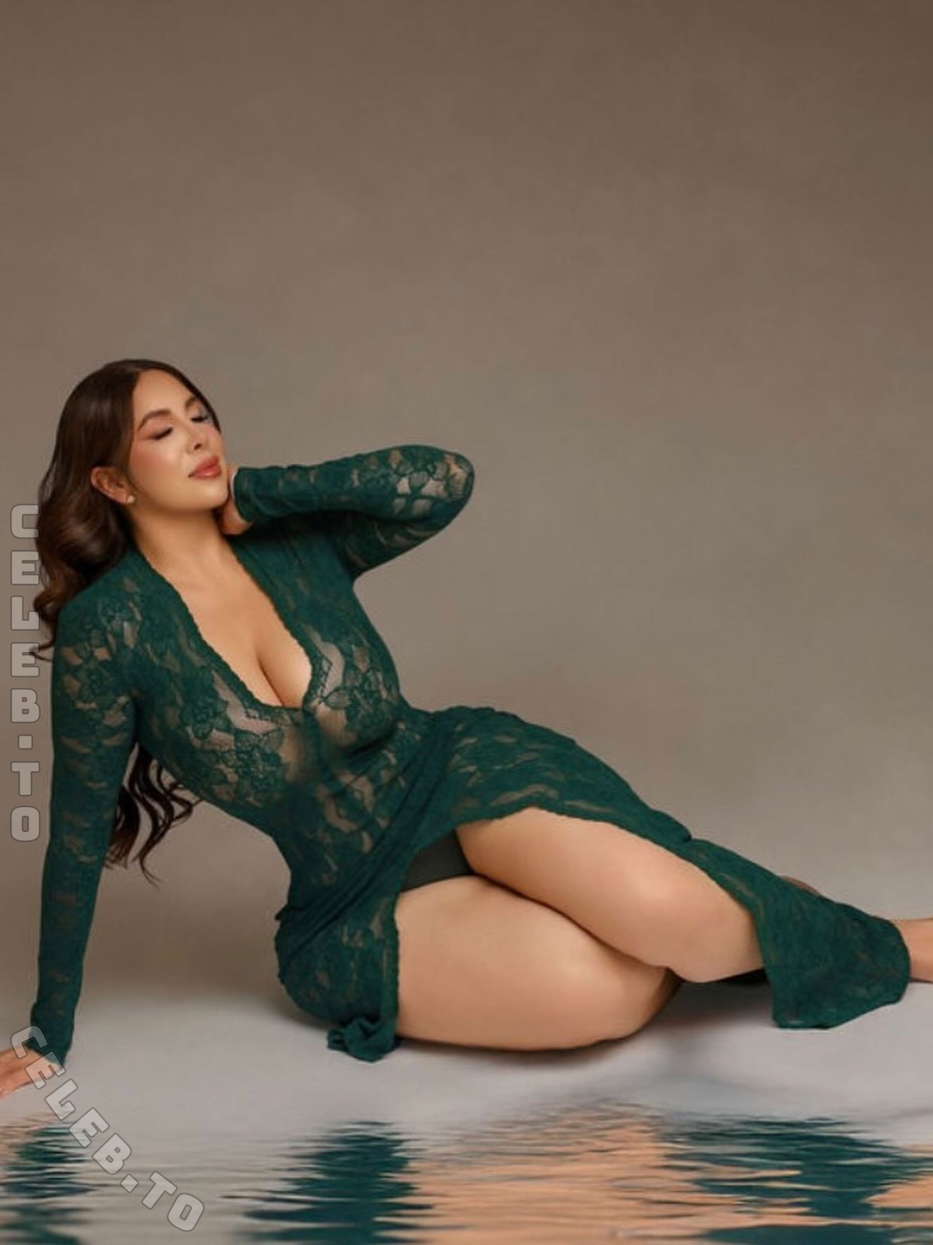 Chimocurves nude photo 3