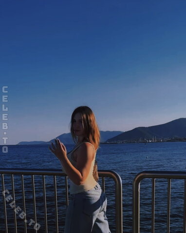 Chiri Francesca nude photo 5