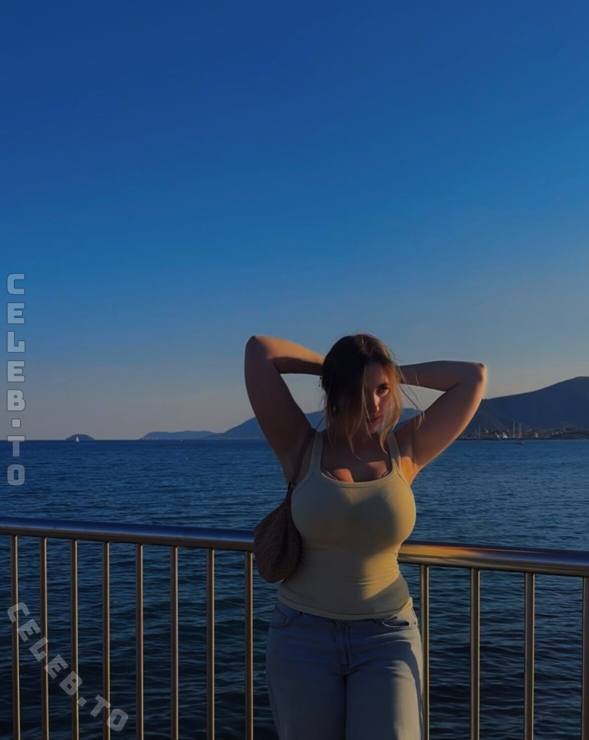 Chiri Francesca nude photo 4