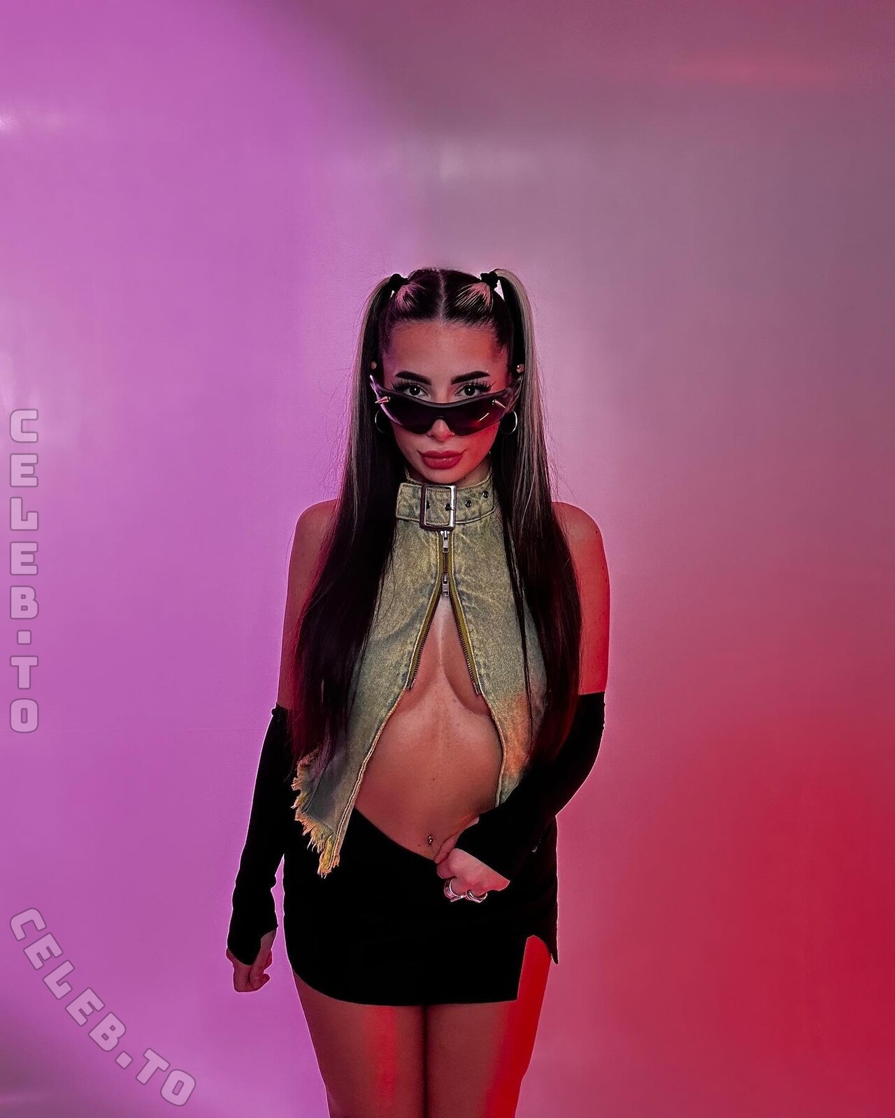Chivrv nude photo 8