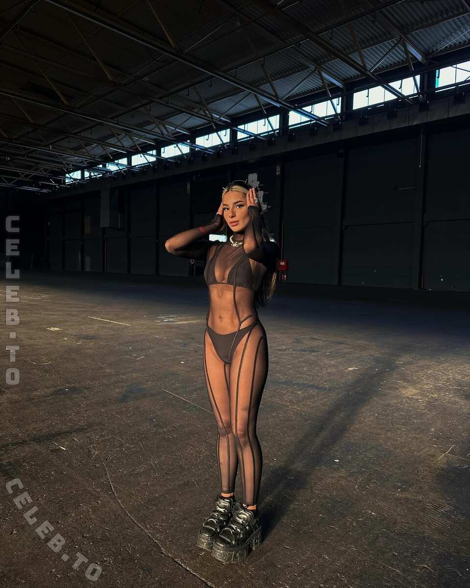 Chivrv nude photo 10