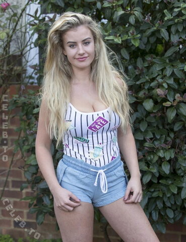 Chloe Ayling nude photo 3