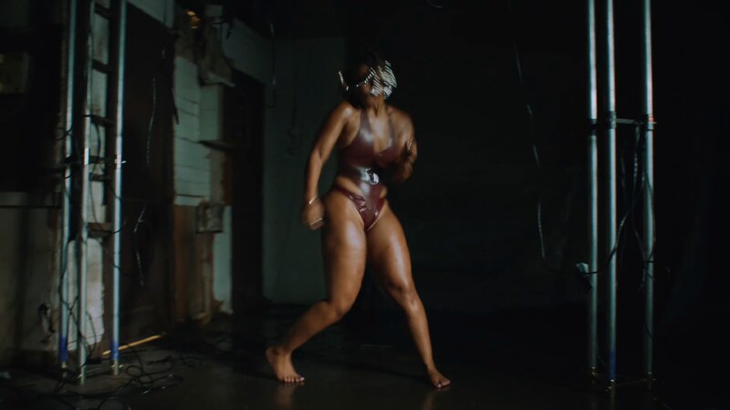 Chloe Bailey nude photo 5