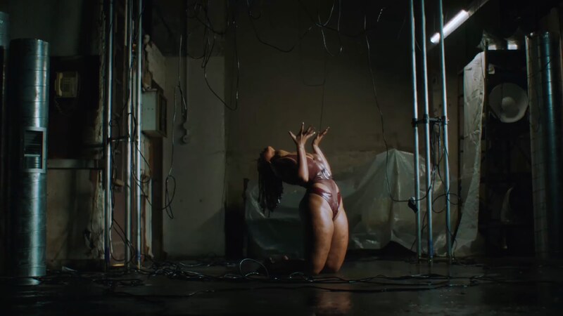 Chloe Bailey nude photo 8