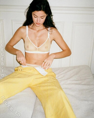 Chloe Bechini nude photo 5