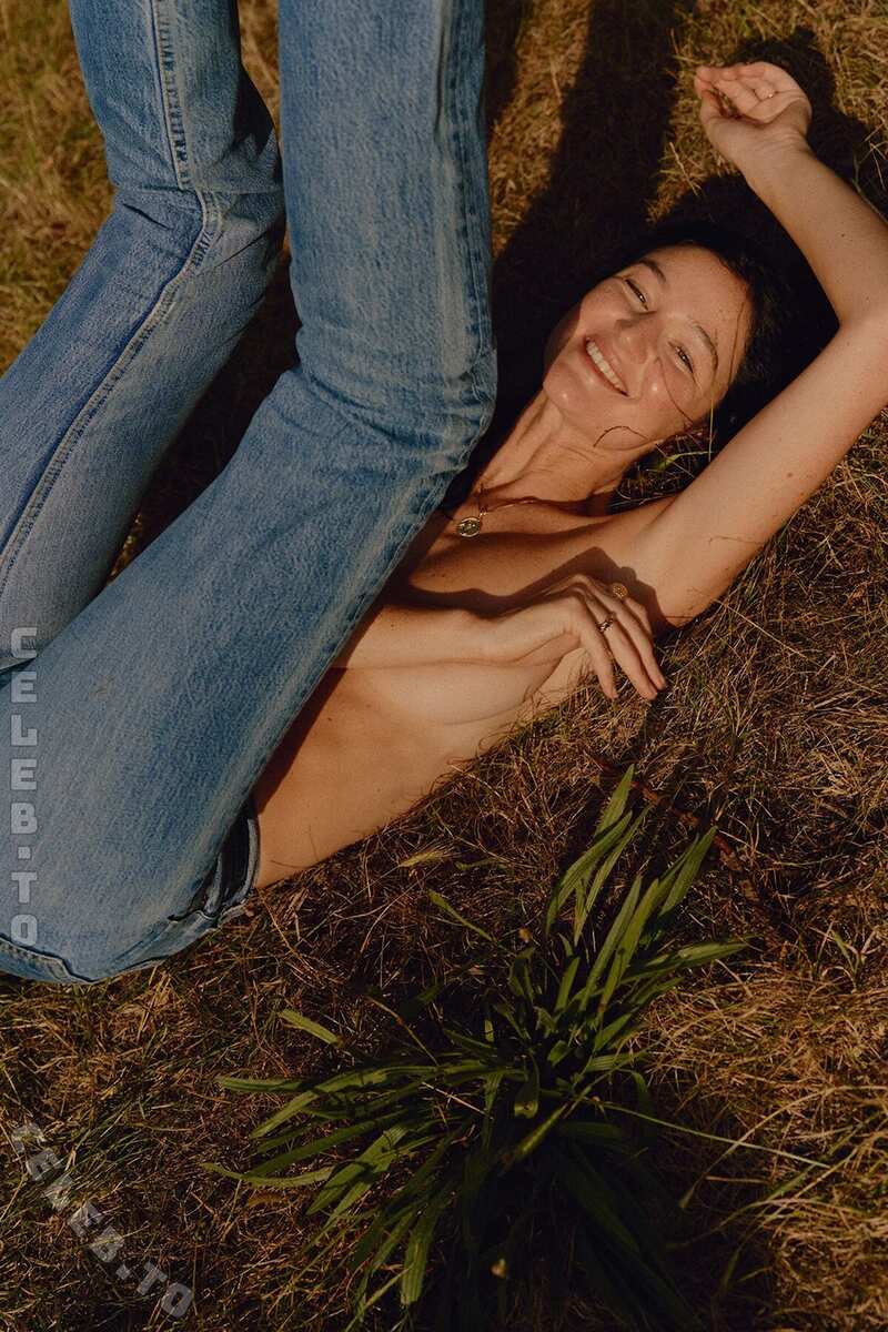 Chloe Bechini nude photo 2