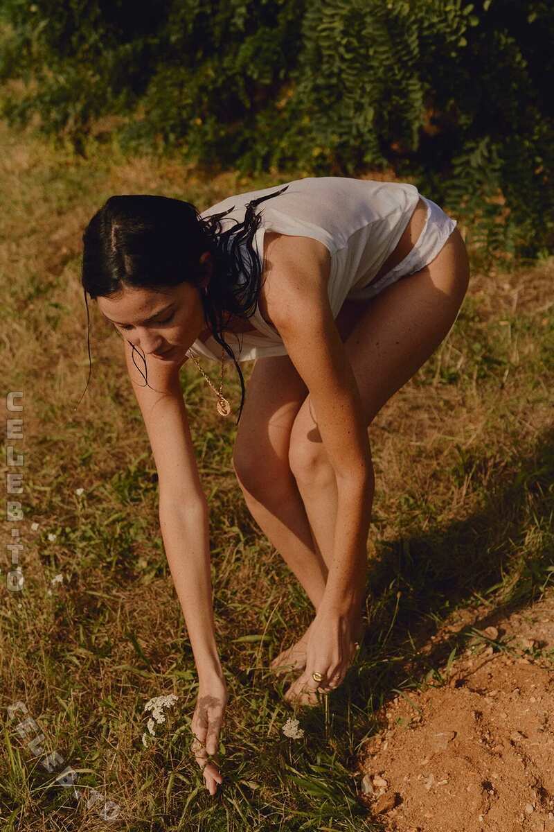 Chloe Bechini nude photo 5