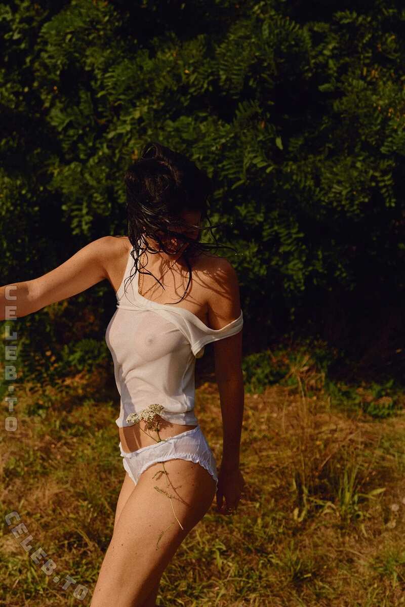 Chloe Bechini nude photo 7