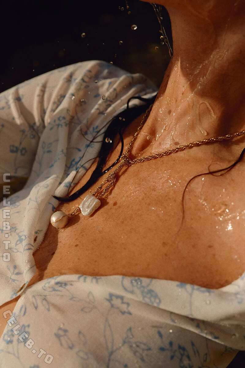 Chloe Bechini nude photo 9