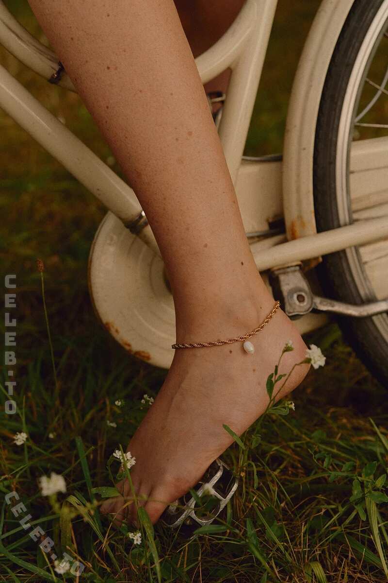 Chloe Bechini nude photo 13
