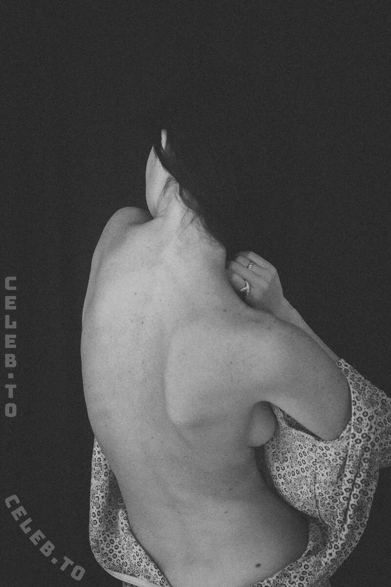 Chloe Bechini nude photo 3