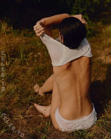 Chloe Bechini nude photo 4