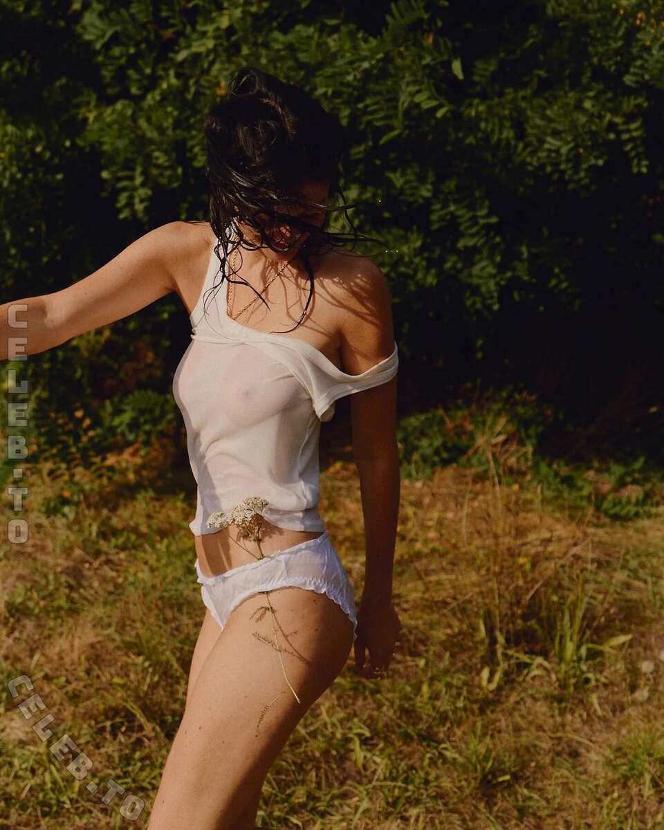 Chloe Bechini nude photo 8