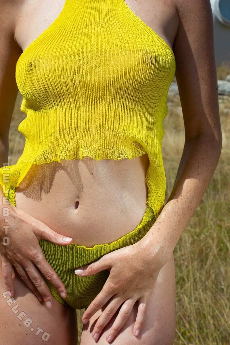 Chloe Bechini nude photo 3