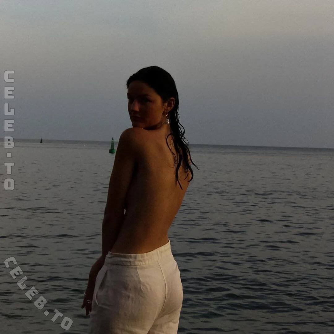Chloe Bechini nude photo 2