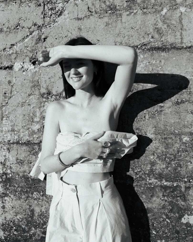 Chloe Bechini nude photo 5