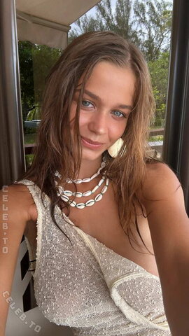 Chloe Campbell nude photo 1